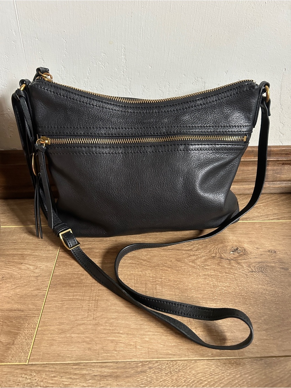Margot New York Mary Scoop crossbody leather bag